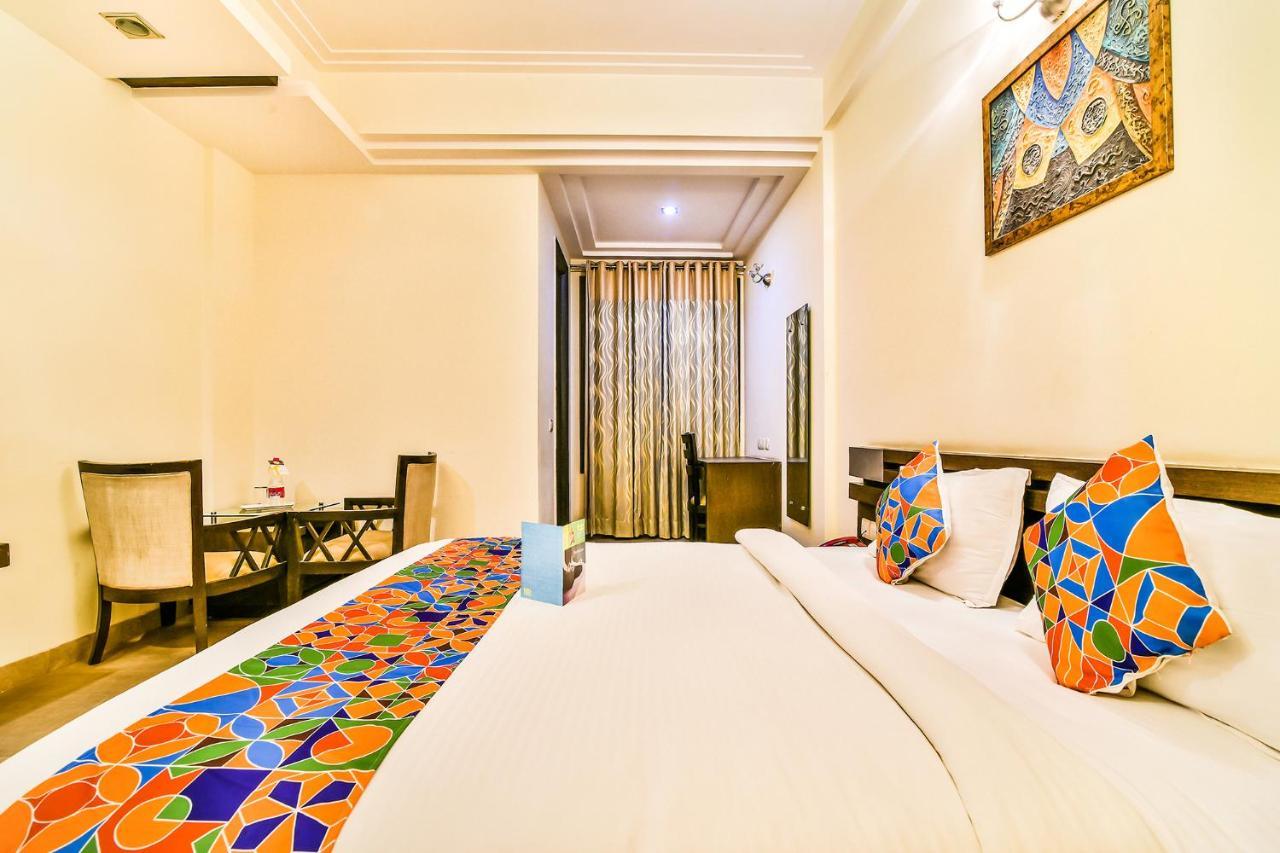 Fabhotel Oasis Dlf Phase 3 Γκουργκάον Εξωτερικό φωτογραφία